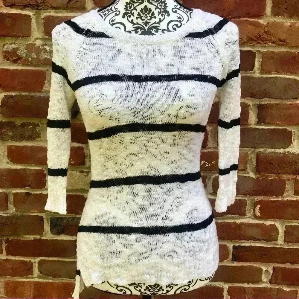 🦋PINK ROSE Crew Neck 3/4 Sleeve Striped Sweater